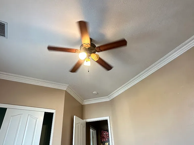 1305 Util Cir — Photo 10
