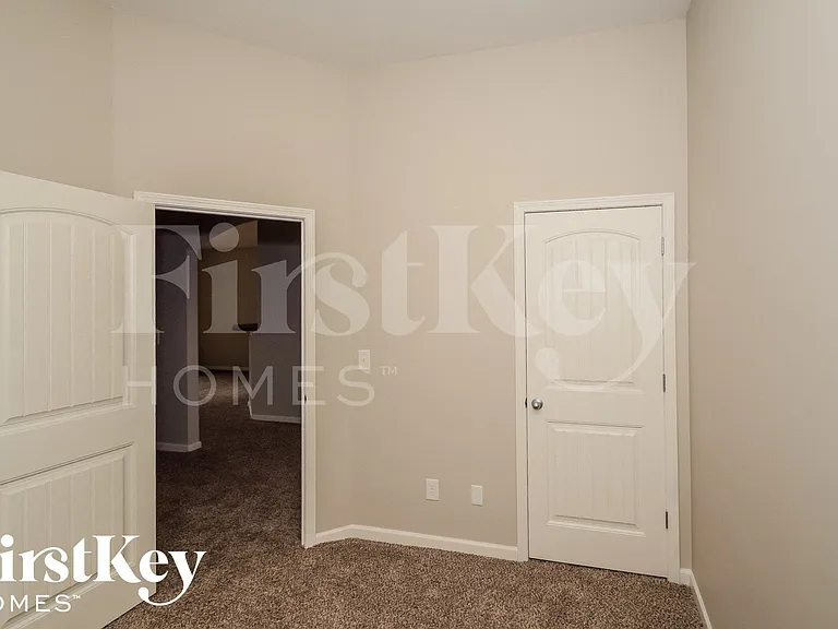 613 Johnnys Cv — Photo 11