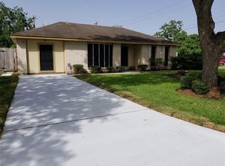 305 Bellmar Ln, Friendswood, TX 77546