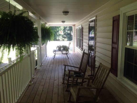 2nd image of 1131 White Oak Dr