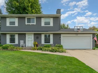 5264 S Glen Oak Dr, Saginaw, MI 48603