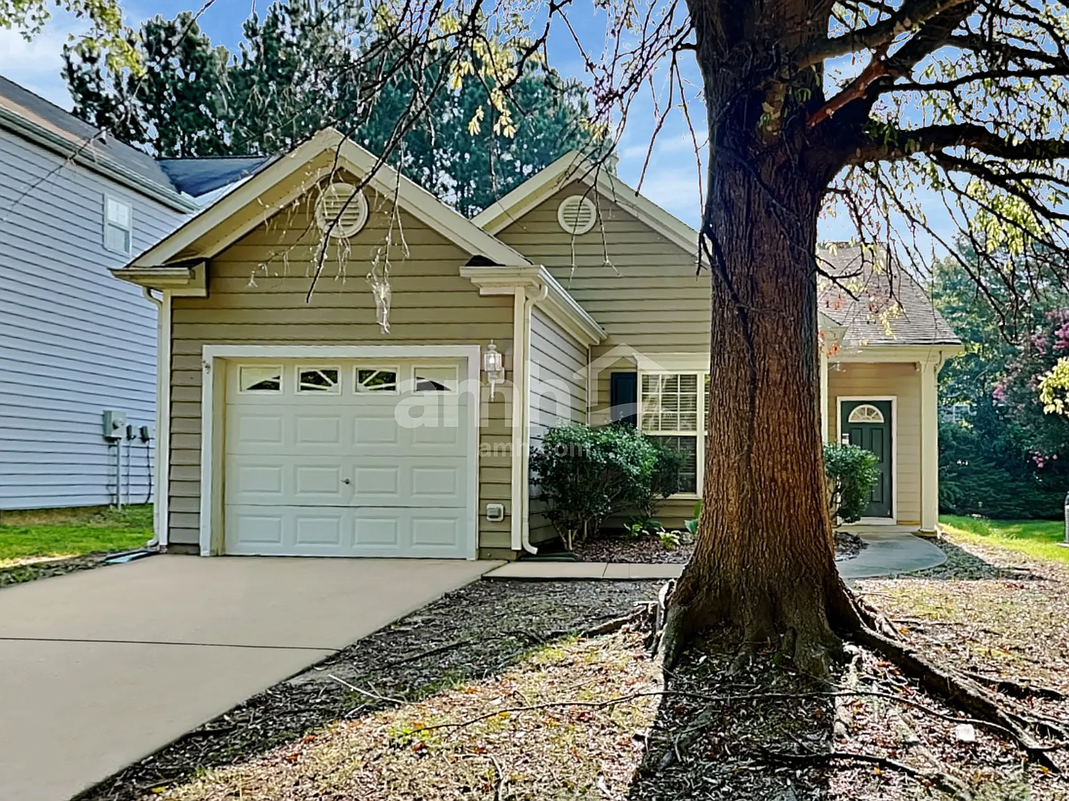 3 bed, 2.0 bath, 1358 sqft, $2,050 — Photo 1
