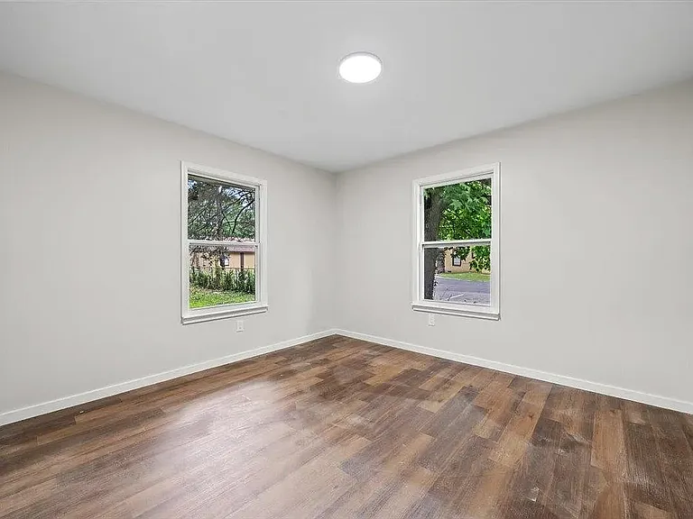 1441 Robin Hood Ln — Photo 16