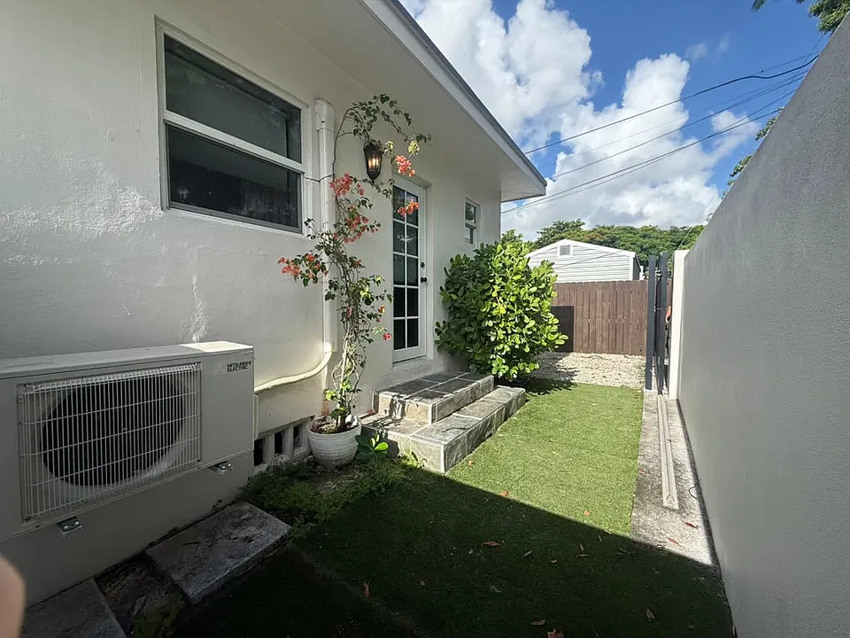 125 Hunting Lodge Dr