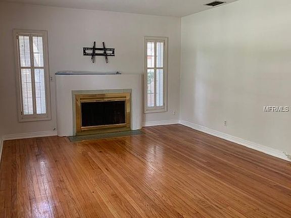 2nd image of 211 Oakwood Way