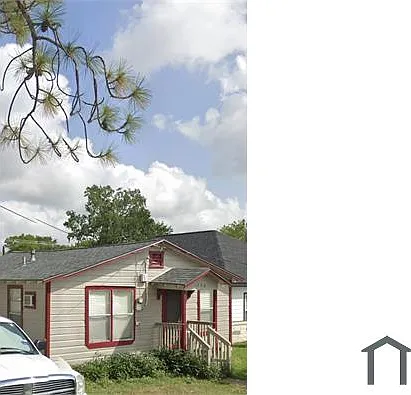1206 Henderson St — Photo 2