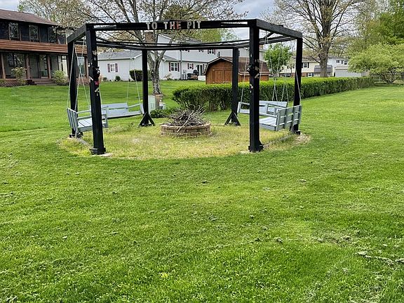 3rd image of 89 Applewood Dr