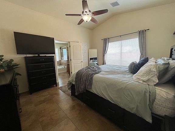 5th image of 200 Balfour Pl