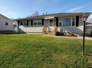 7904 8 1/2 St W, Rock Island, IL