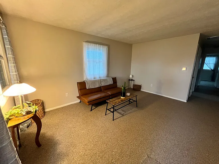 712 N Maple St — Photo 7