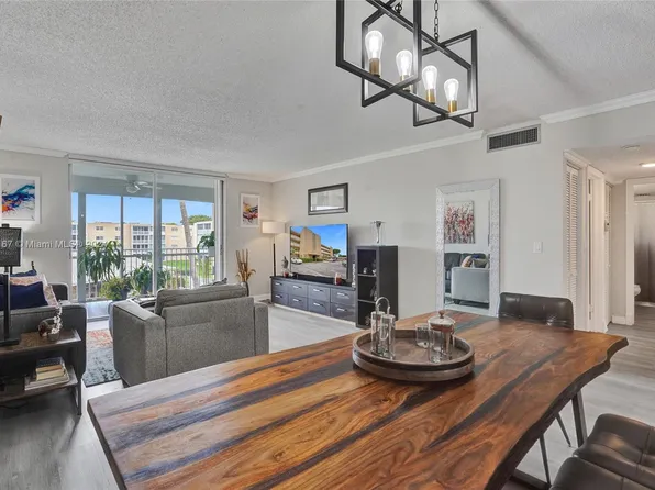 202 SE 10th St APT 302, Dania Beach, FL 33004
