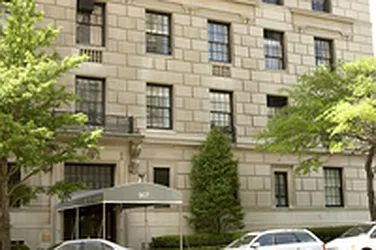907 Fifth Avenue in Lenox Hill