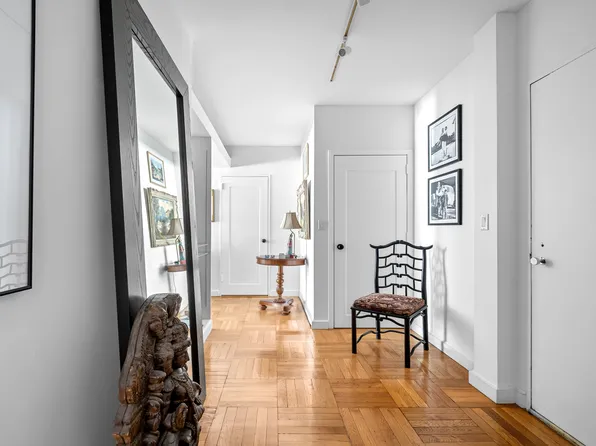 36 Sutton Place South image 9 of 9