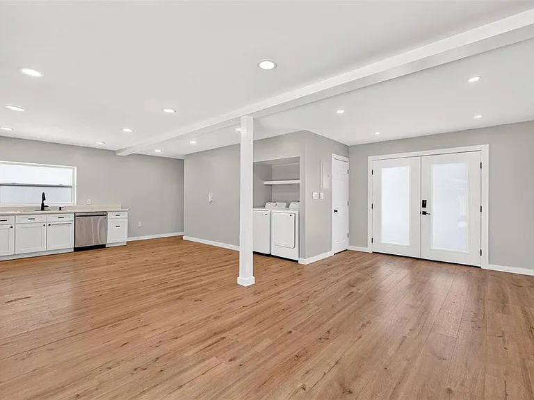 1099 Grove Ave — Photo 13