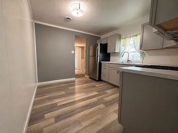 3rd image of 531 Groveland St