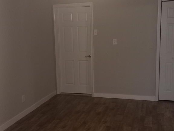 master bedroom with en suite bathroom and closet