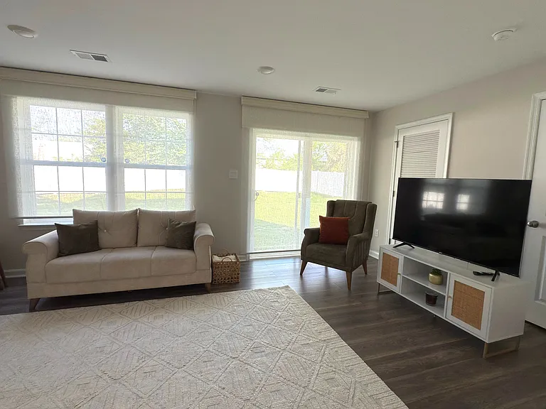 1 Autumn Park Blvd — Photo 21