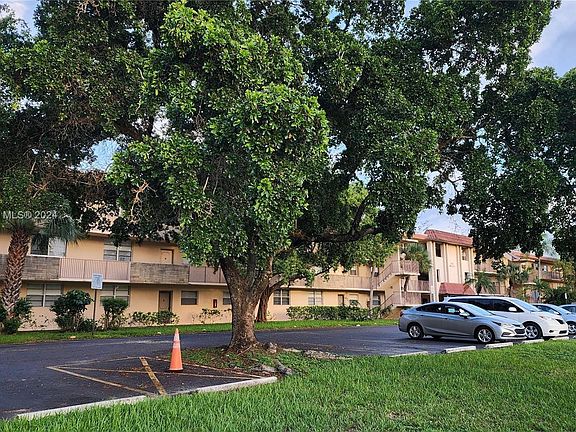5th image of 3900 NW 76th Ave APT 205