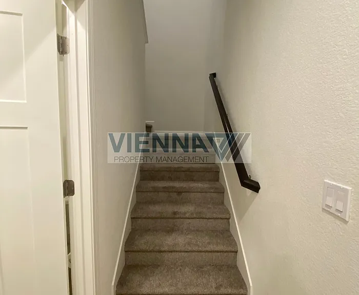 1052 Essington Ln — Photo 13