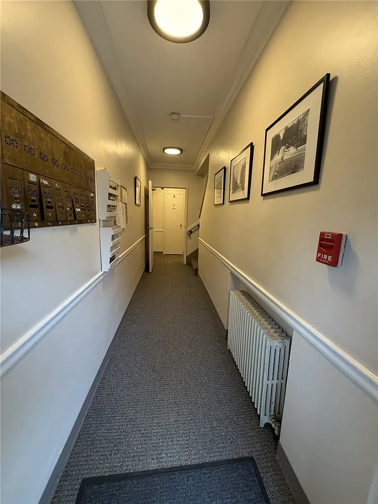 2 bed, 837 sqft, $1,200 — Photo 3