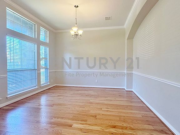 2nd image of 285 Ashwood Ln