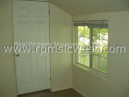 4th image of 1004 Lake St