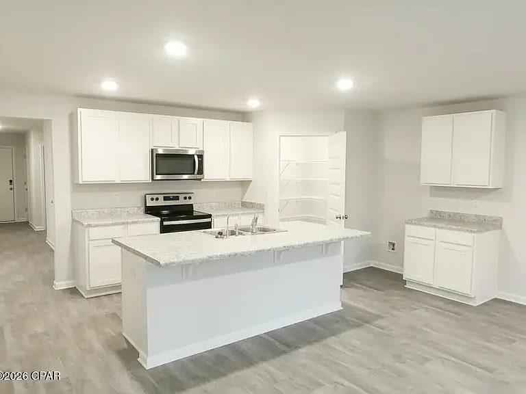 3904 Silver Spur Rd — Photo 2