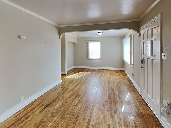 3rd image of 837 W 107th St