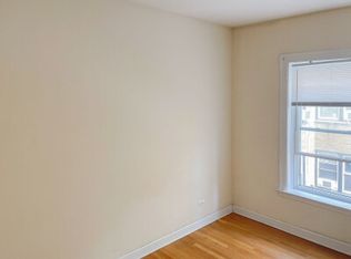 3910 N Pine Grove Ave #3W, Chicago, IL 60613