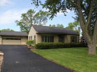 1413 S Green Ridge Ter, New Berlin, WI 53151