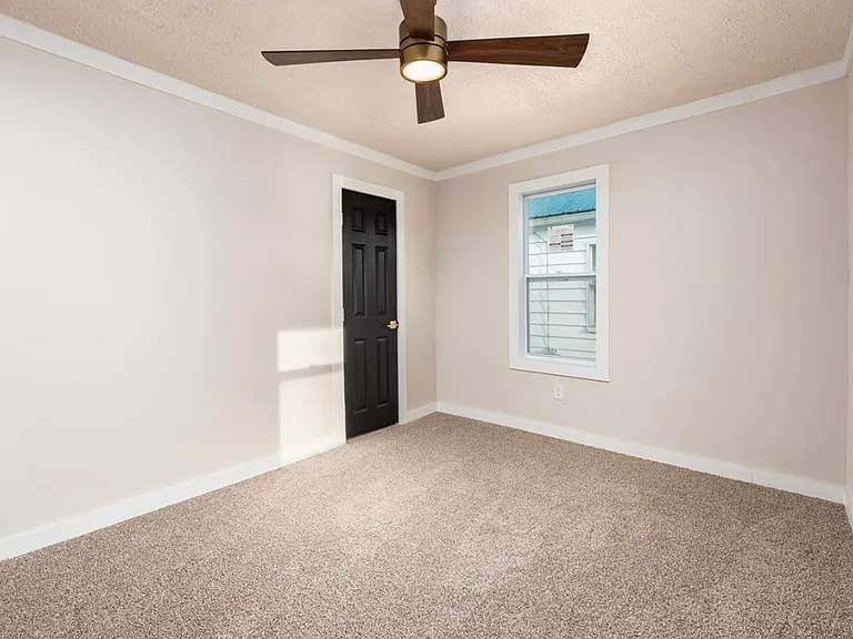 415 Hansford St — Photo 9