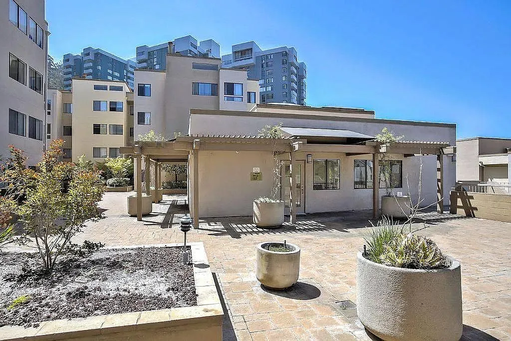 Building Photo - 545 Pierce St #3104
