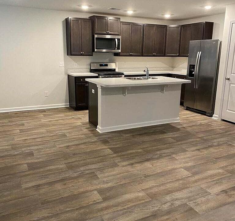 2nd image of 240 Spencer Cir