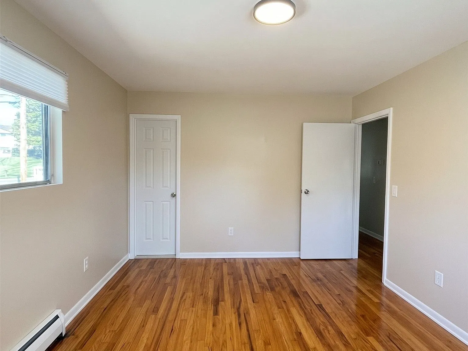 3 bed, 2.0 bath, 1926 sqft, $2,600 — Photo 3