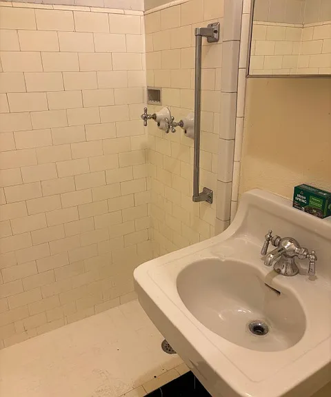 312 bathroom