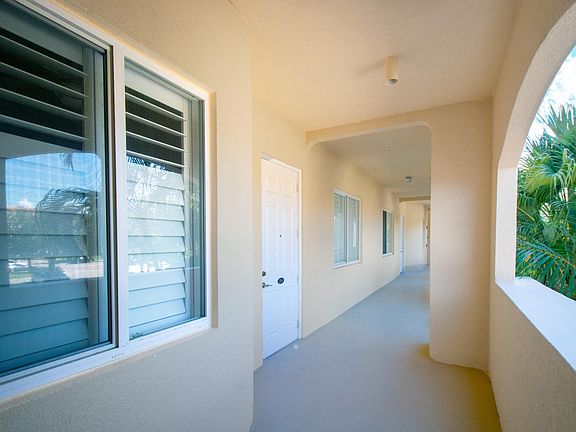 5th image of 22 Harbour Isle Drive W #204