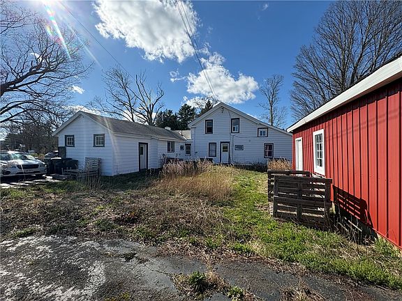 3rd image of 1398 Covered Bridge Rd