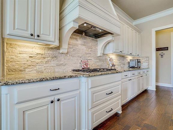 5th image of 1020 Holston Hills Trl