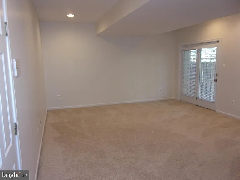 25929 Kirkwood Sq — Photo 35