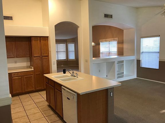 5th image of 465 S Churchill Dr