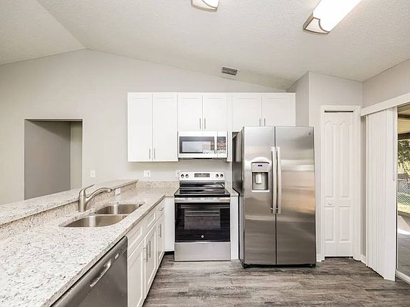 4th image of 2113 Longshore Dr