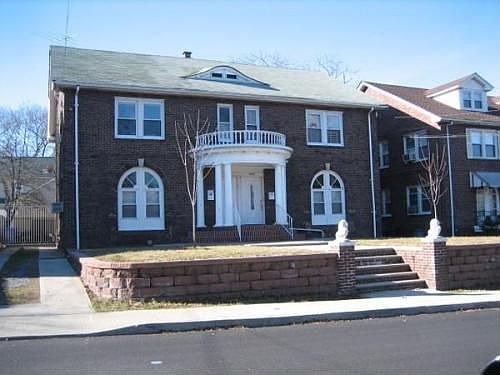 5th image of 642 Bard Ave