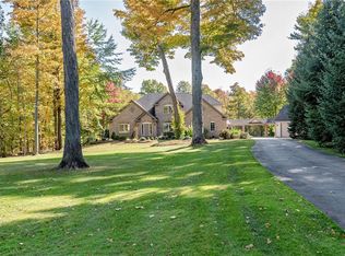 16655 Lucky Bell Ln, Chagrin Falls, OH 44023