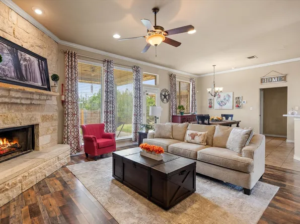 2804 Tour Ct, Granbury, TX 76049