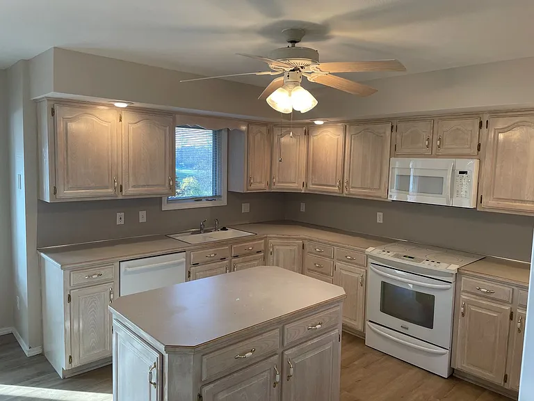 1508 E Powell St — Photo 7