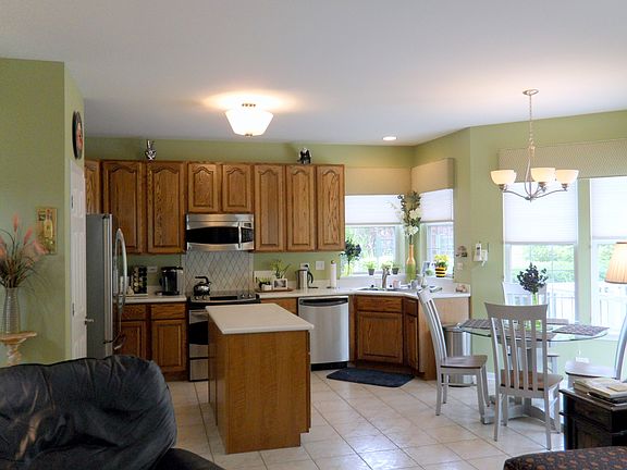 4th image of 2429 Pinecrest Ln