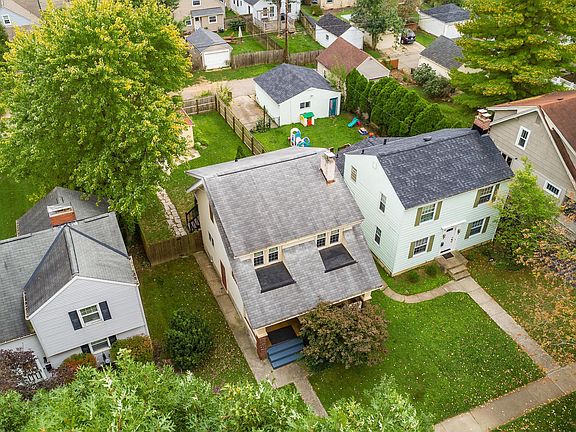 4th image of 798 S Roosevelt Ave