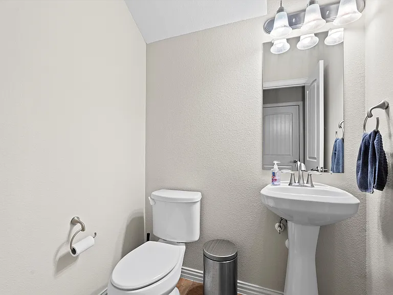 6900 Carrington Ln — Photo 13