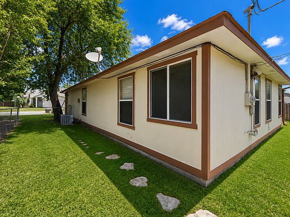 5th image of 2308 Woodlands Dr