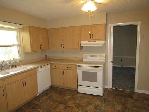 3rd image of 1032 Campbell Ave